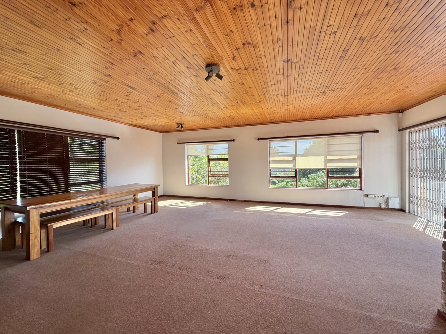 4 Bedroom Property for Sale in Noorsekloof Eastern Cape